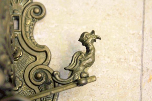 Латунный колокольчик для прихожей в патине