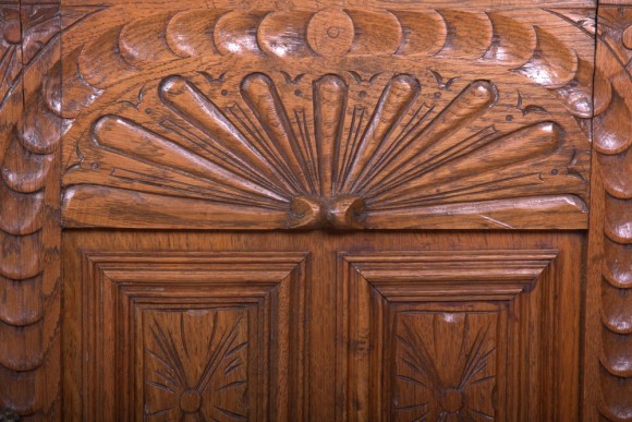 Резной дубовый буфет с Витражами. Европа. Начало 20 века