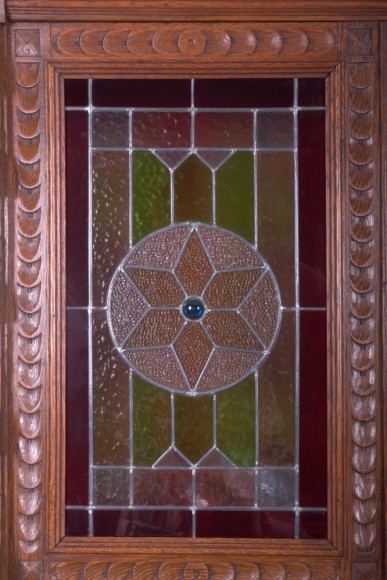 Резной дубовый буфет с Витражами. Европа. Начало 20 века