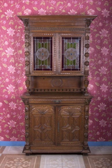 Резной дубовый буфет с Витражами. Европа. Начало 20 века