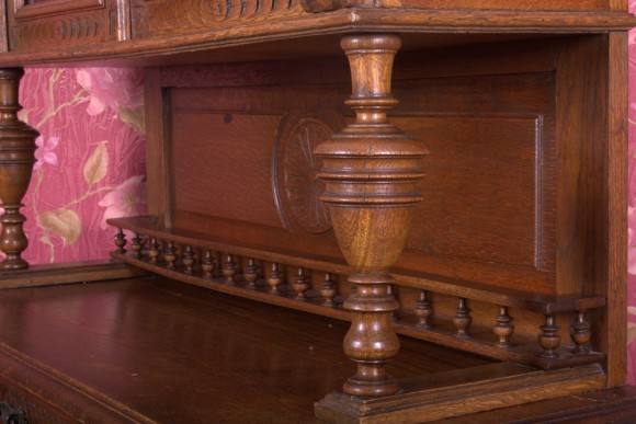 Резной дубовый буфет с Витражами. Европа. Начало 20 века