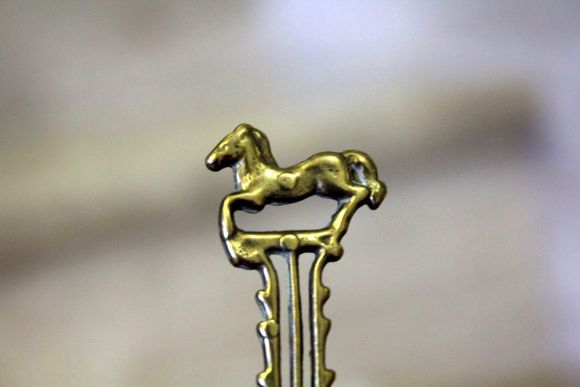 Гаситель-колпачок - старинный предмет для гошения пламени