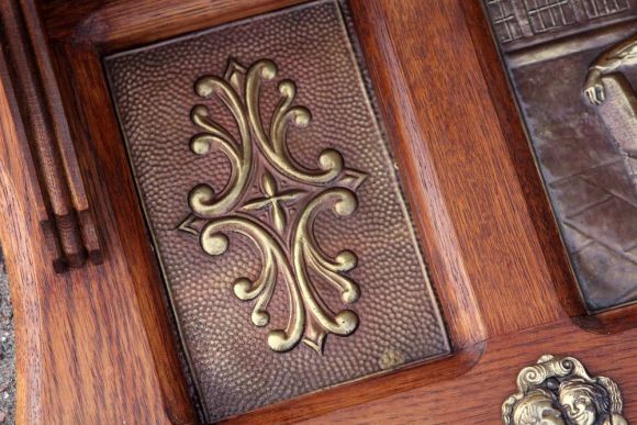 Очень уютная, антикварная полочка - вешалка на 6 крючков