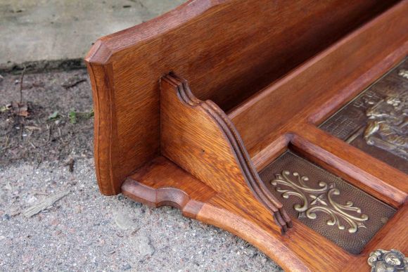 Очень уютная, антикварная полочка - вешалка на 6 крючков