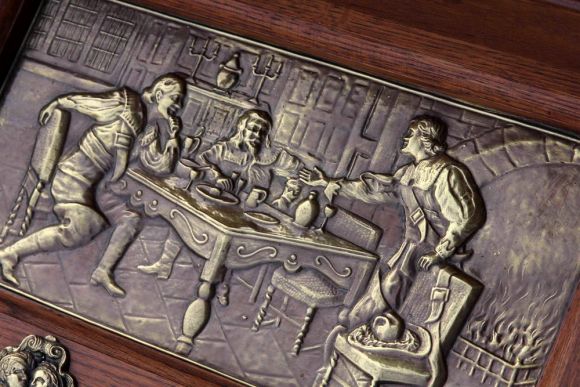 Очень уютная, антикварная полочка - вешалка на 6 крючков