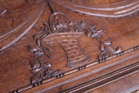 Старинный резной бар с секретами. Мужской стиль 