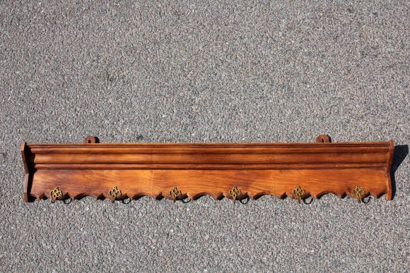 Очень длинная, антикварная, дубовая полка с крючками