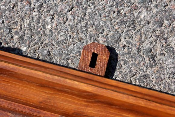 Очень длинная, антикварная, дубовая полка с крючками