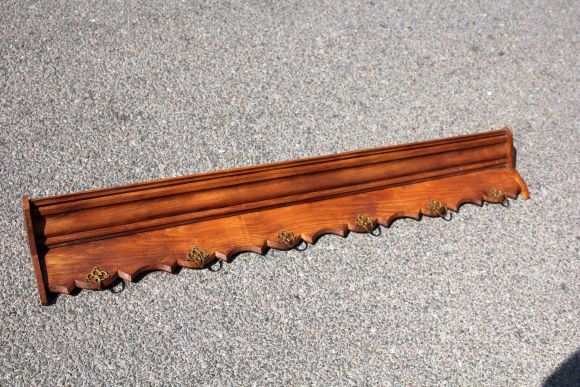 Очень длинная, антикварная, дубовая полка с крючками