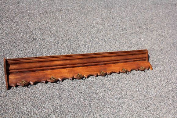 Очень длинная, антикварная, дубовая полка с крючками