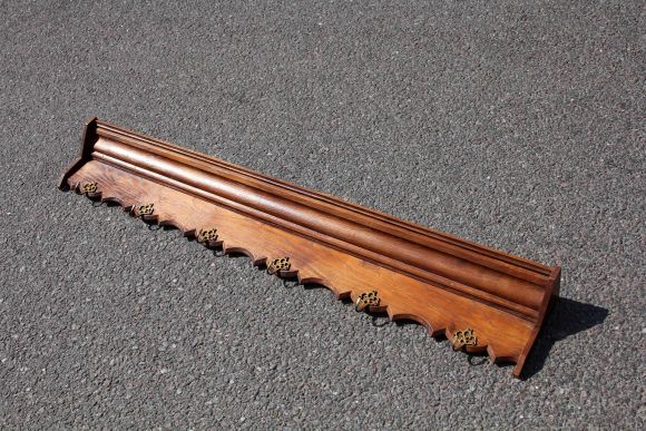 Очень длинная, антикварная, дубовая полка с крючками