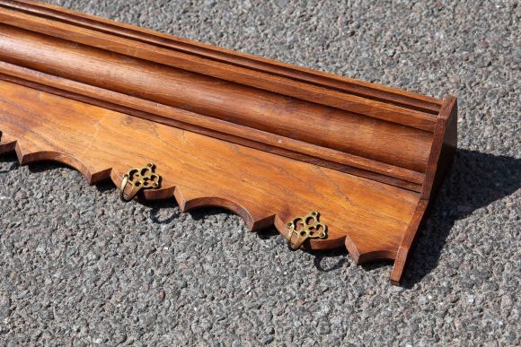 Очень длинная, антикварная, дубовая полка с крючками