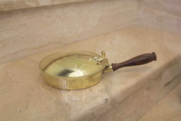 Молчаливый дворецкий - отполированный и блестящий 