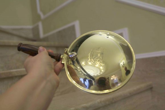 Молчаливый дворецкий - отполированный и блестящий 