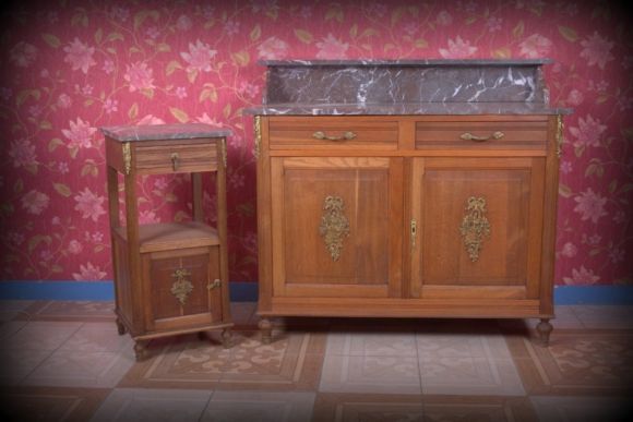 Антикварный комод из орехa в стиле Людовика XV с мраморной столешницей