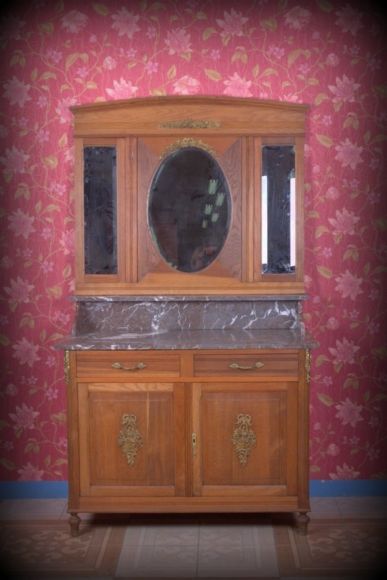 Антикварный комод из орехa в стиле Людовика XV с мраморной столешницей