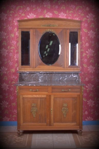 Антикварный комод из орехa в стиле Людовика XV с мраморной столешницей