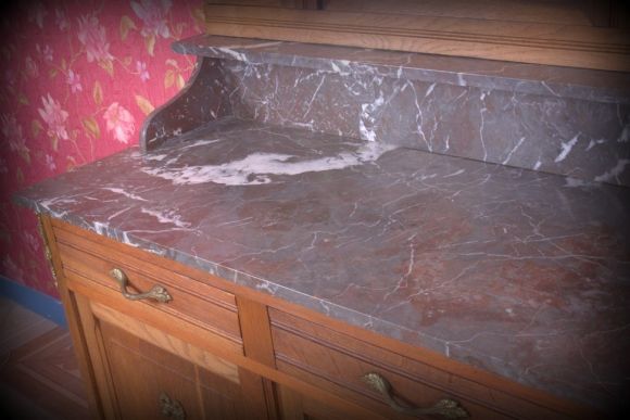 Антикварный комод из орехa в стиле Людовика XV с мраморной столешницей