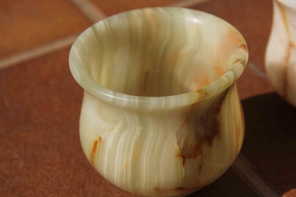 Волшебные стаканчики из натурального камня Оникс. Светятся.