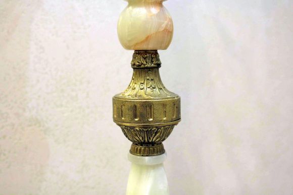 Изысканная антикварная напольная вешалка с ониксом