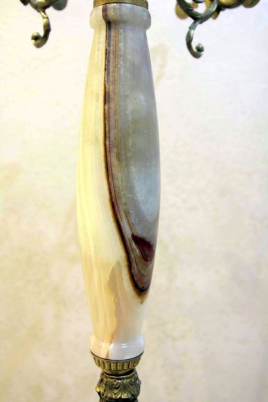 Изысканная антикварная напольная вешалка с ониксом