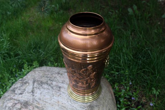 Чудесная Зонтница из двух металлов. Идеальное состояние. Клеймо