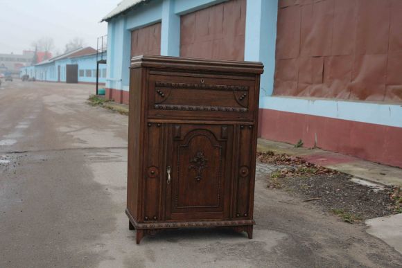 Старинный Винный шкаф после реставрации