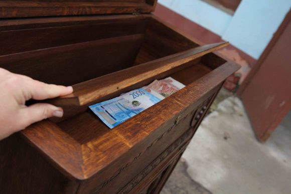 Старинный Винный шкаф после реставрации