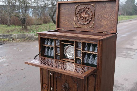 Старинный Винный шкаф после реставрации