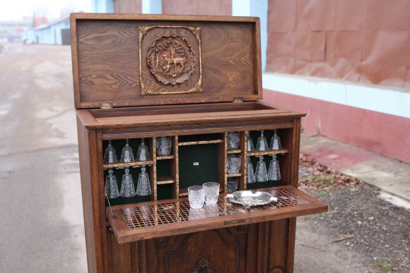 Старинный Винный шкаф после реставрации