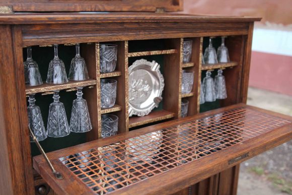 Старинный Винный шкаф после реставрации