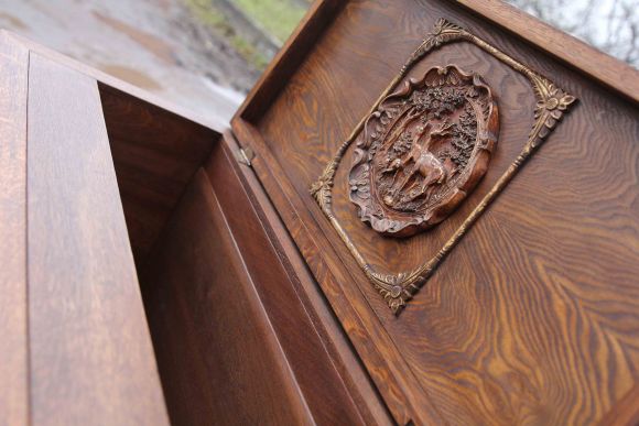 Старинный Винный шкаф после реставрации