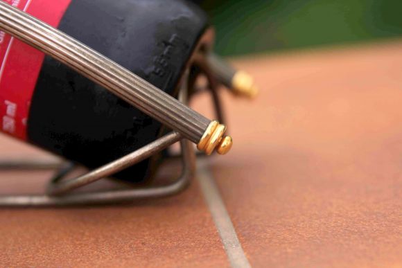 Оригинальная подставка под винную бутылку