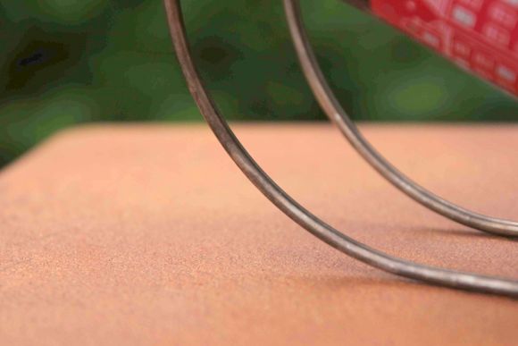 Оригинальная подставка под винную бутылку