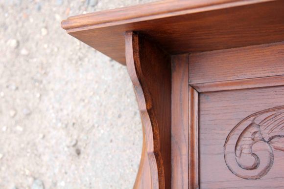 Очаровательная  дубовая полка с 4 крючками.