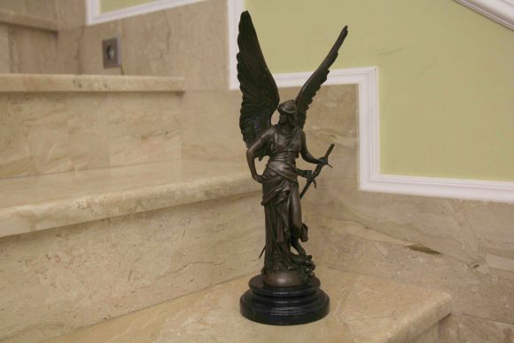 Винтажная Ника из бронзы - богиня победы