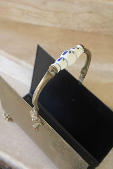 Прекрасная старинная латунная дровница на  ножках.Начало 20 века