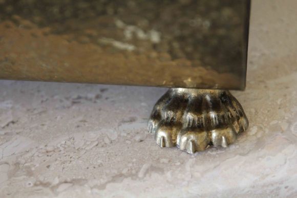 Прекрасная старинная латунная дровница на  ножках.Начало 20 века