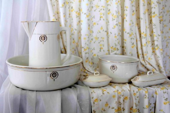 Антикварный набор для интерьера ванной