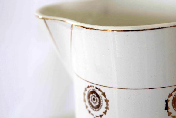 Антикварный набор для интерьера ванной