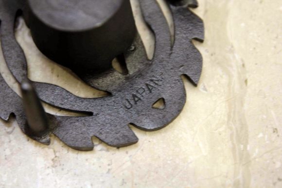 Антикварная подставка для свечи из чугуна. Япония