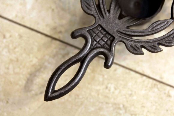 Антикварная подставка для свечи из чугуна. Япония