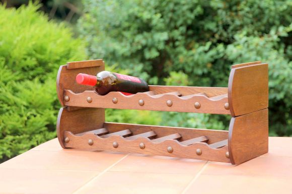 Дубовые подставки под бутылки в винный погреб