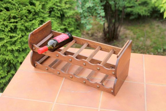 Дубовые подставки под бутылки в винный погреб