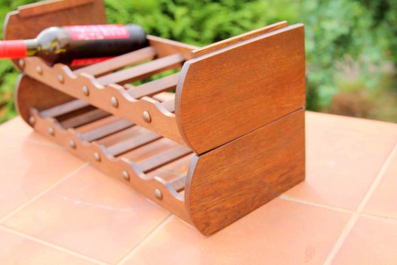 Дубовые подставки под бутылки в винный погреб