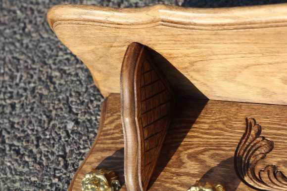 Царская полка с крючками львами