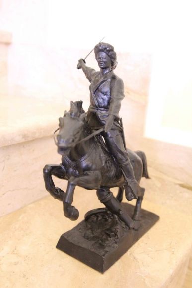 Антикварная чугунная конная скульптура. Европа. Начало 20 века