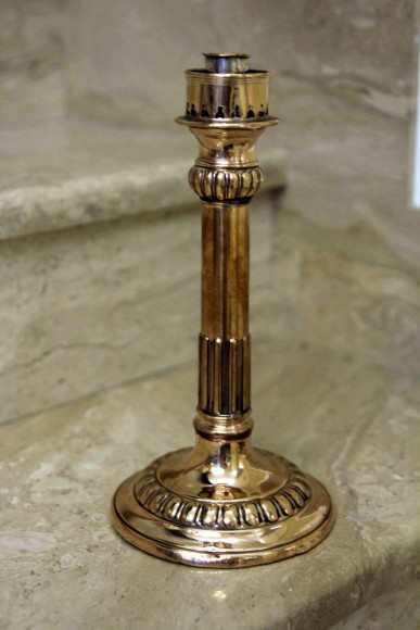 Завораживающий антикварный подсвечник из меди