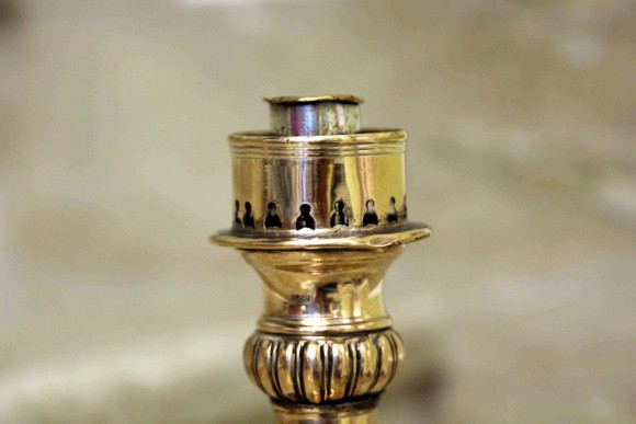 Завораживающий антикварный подсвечник из меди