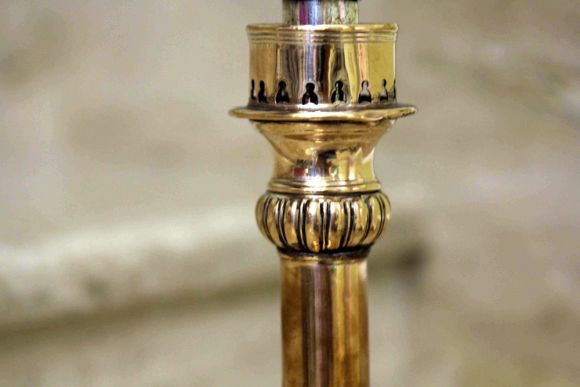 Завораживающий антикварный подсвечник из меди